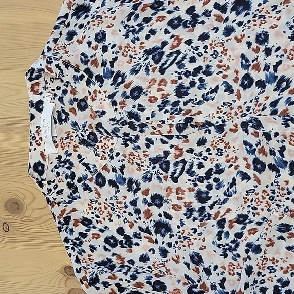 ASTR The Label Leopard Print Blouse L - Picture 4 of 9